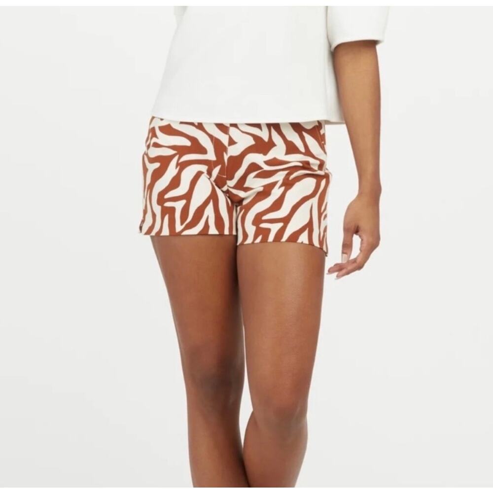 Spanx On the Go Shorts Cream Brown Zebra Stripe Size Medium Flat Front Stretch